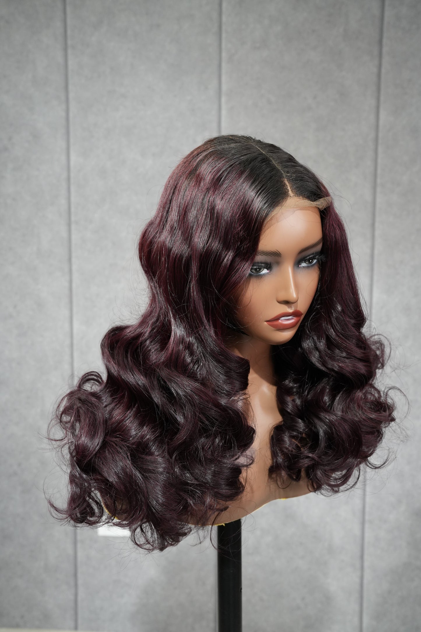 300gr Burgundy Bouncy Wig 2x6 Closure 24''