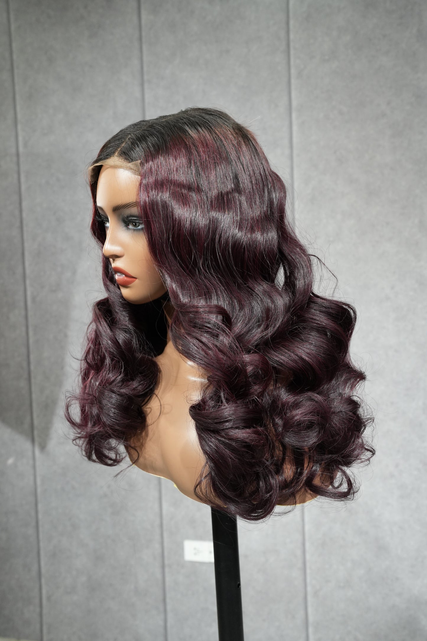 300gr Burgundy Bouncy Wig 2x6 Closure 24''