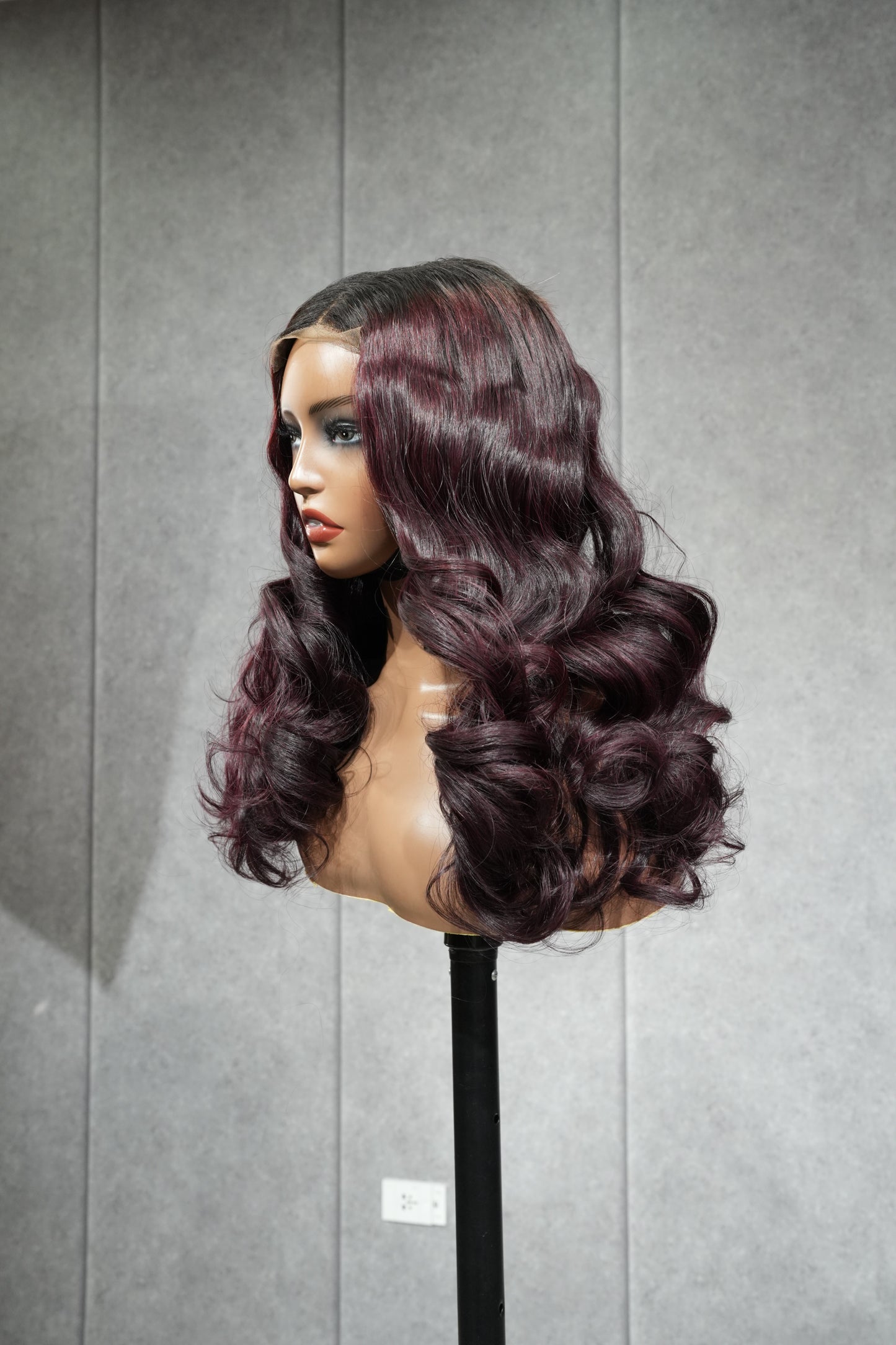 300gr Burgundy Bouncy Wig 2x6 Closure 24''