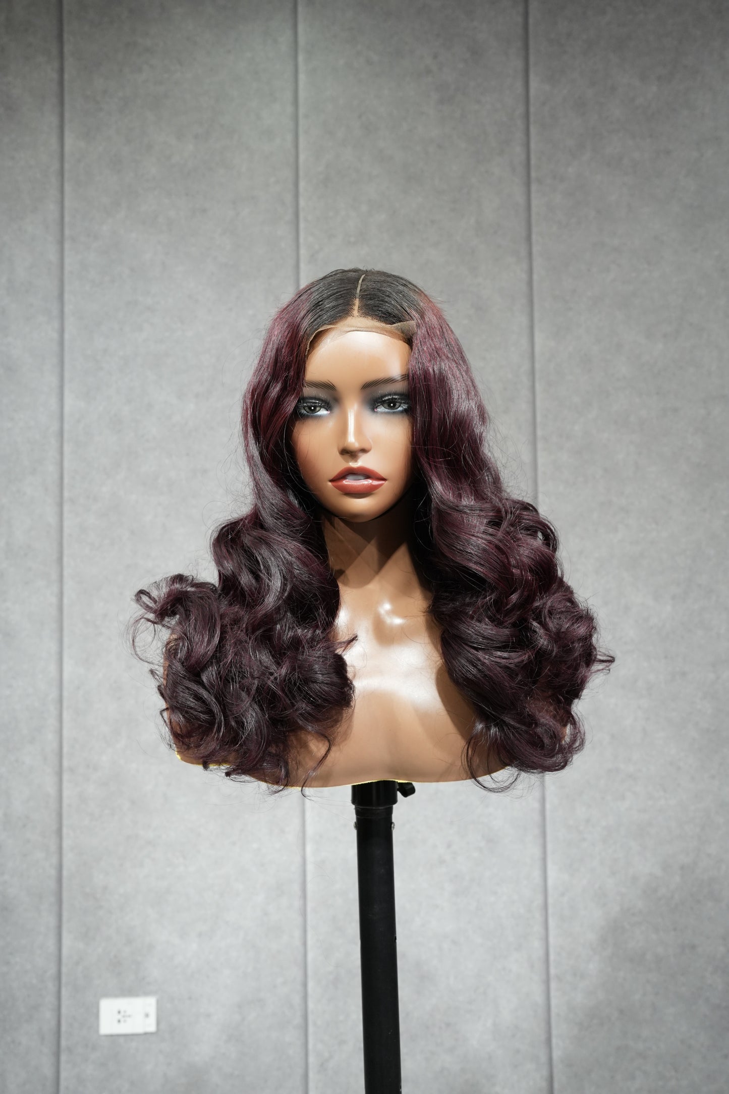 300gr Burgundy Bouncy Wig 2x6 Closure 24''