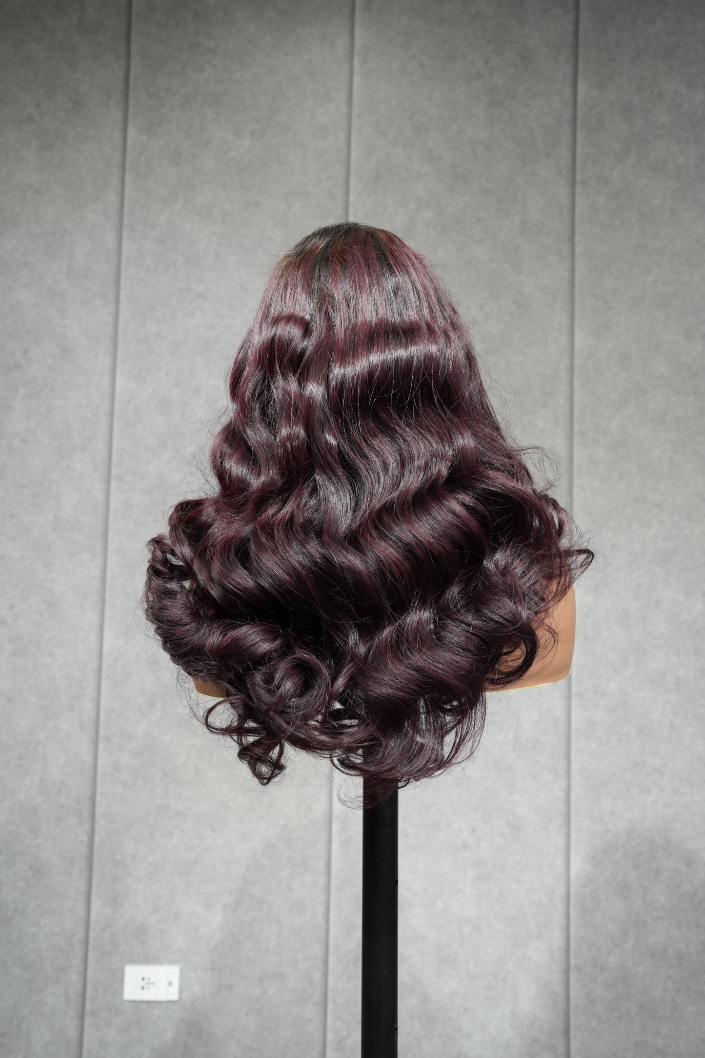300gr Burgundy Bouncy Wig 2x6 Closure 24''